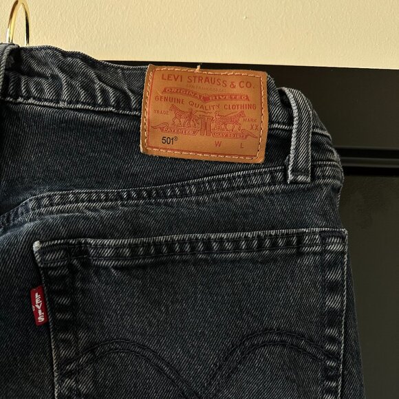 Levi's 501 Original Cropped Women's Jeans (Size 27W x 28L, Color Deep Dark) - Picture 4 of 5